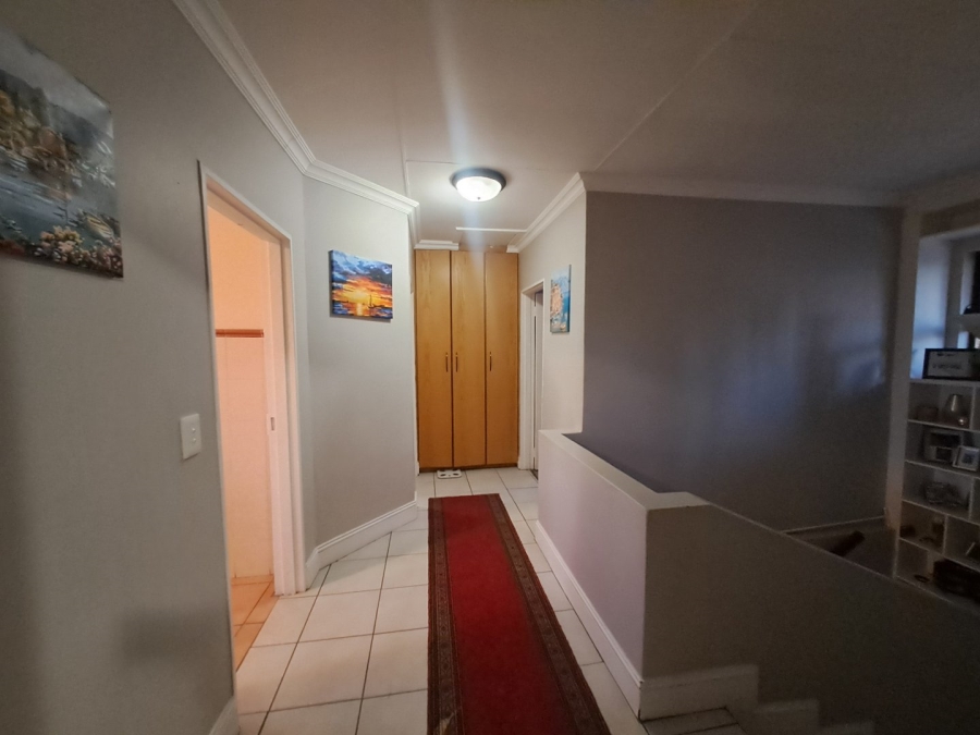 4 Bedroom Property for Sale in Heuwelsig Free State
